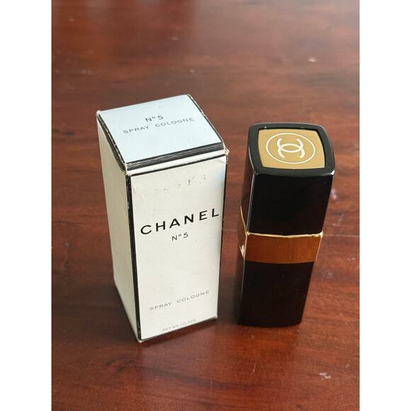 Vintage Chanel No. 5 Spray Womens Cologne 1 1/2 oz refillable  in box - Picture 1 of 9